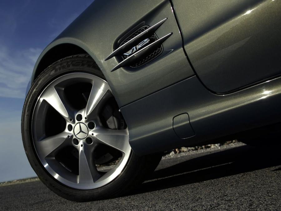  Mercedes-Benz SL600 2006 года  (фото 9 из 24)